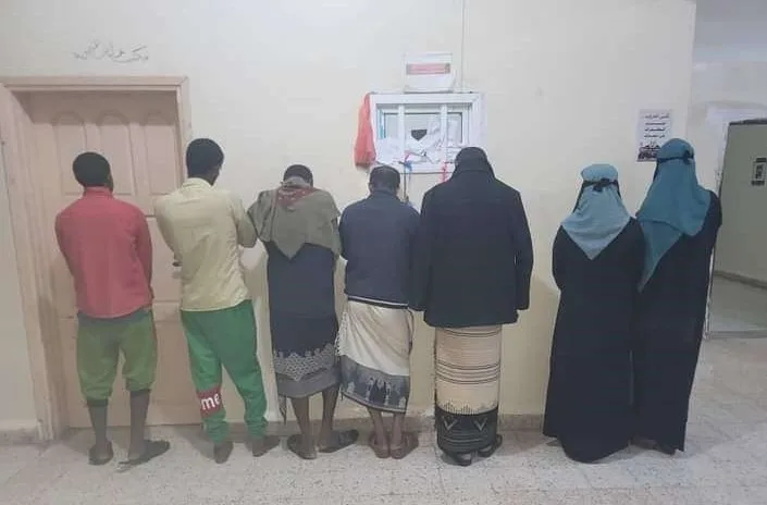 بينهم امرأتان.. إحالة 16 متهما بقضايا مخدرات في المهرة إلى المحكمة الجزائية