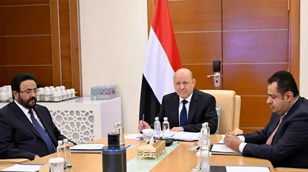 المجلس الرئاسي يوجه الحكومة بالتنفيذ الصارم للمنحة الاقتصادية التي قدمتها السعودية