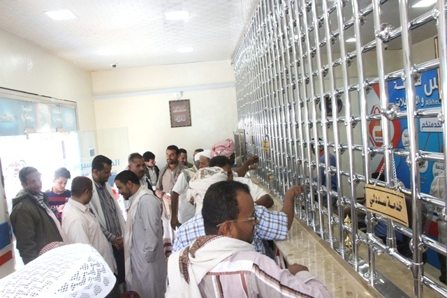 مجلس "متين" بتعز يطالب وزارة المالية بإعادة النظر في اختيار البنوك المناسبة لصرف الرواتب