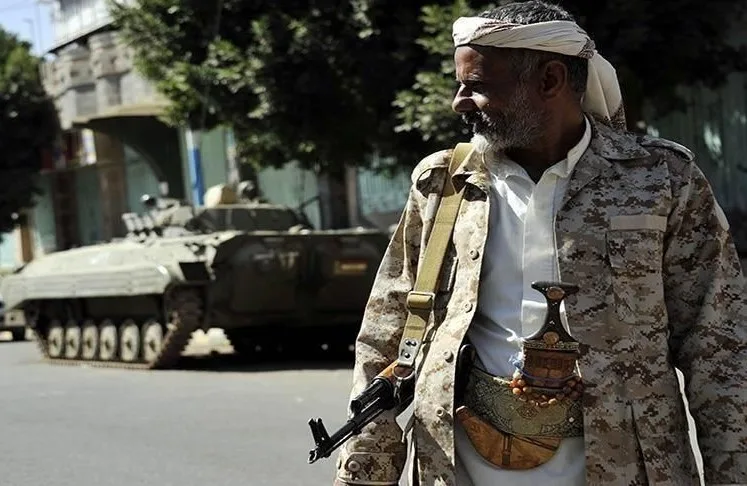 صحيفة لبنانية تكشف عن ترتيبات سعودية تجري لتوقيع اتفاق بين الحكومة اليمنية والحوثيين