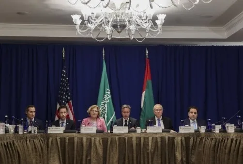 وزير الخارجية الأمريكي يبحث مع نظيريه السعودي والإماراتي جهود السلام في اليمن