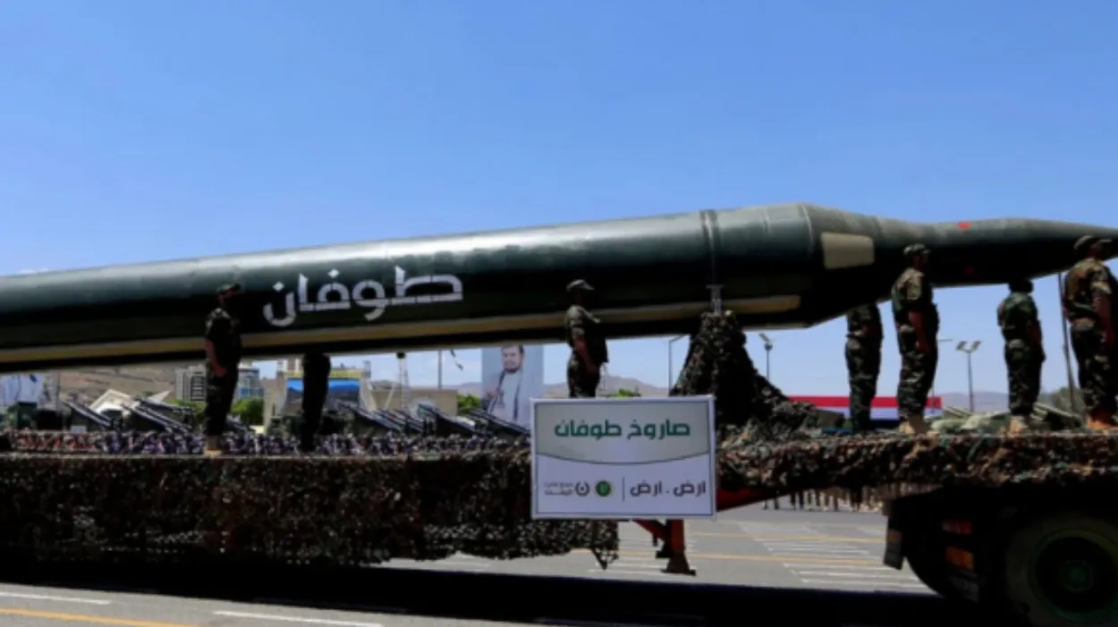 باحث بريطاني: جماعة الحوثي تستثمر حرب فلسطين لكسب الدعم والولاء