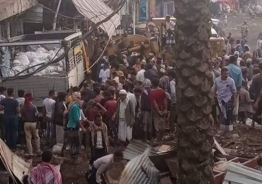 وفاة 5 أشخاص بينهم طفلة وإصابة 11 آخرين بحادث دهس في سوق غربي تعز