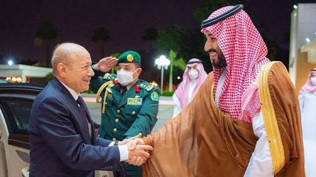 لا أحد يركب على ظهرك إلا عندما تنحني أنت.. واقع النخب اليمنية وارتهانها للسعودية والإمارات