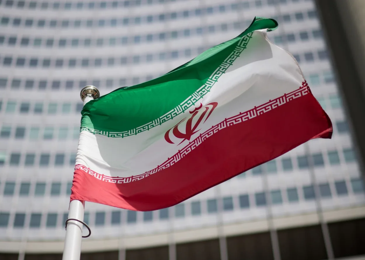 إيران تقرر تعيين سفير لها في اليمن بعد عامين من وفاة سفيرها السابق