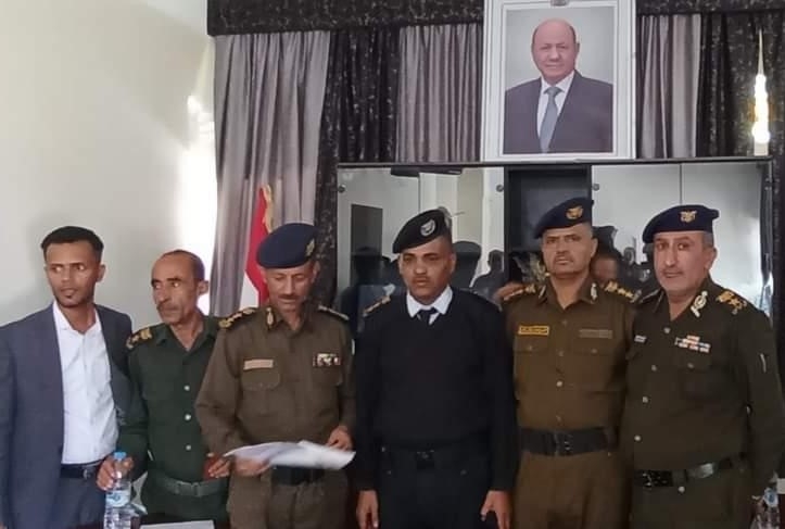 إجراء دور الاستلام والتسليم لمدير مصلحة الهجرة والجوازات بتعز