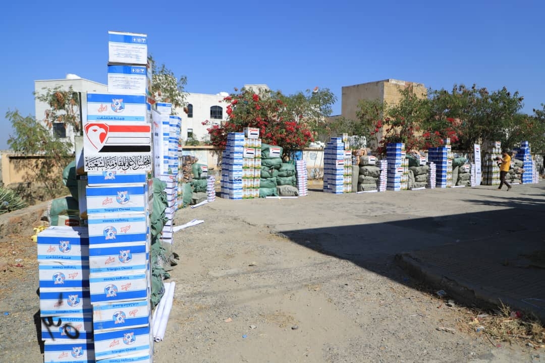 المجلس الأعلى للمقاومة الشعبية يدشن مشاريع التغذية ودفء الشتاء لجبهات تعز