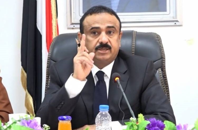 محافظ شبوة يوقف مديري "الأمن القومي" و"السياسي" بالمحافظة ورئاسة الجمهورية ترفض القرار
