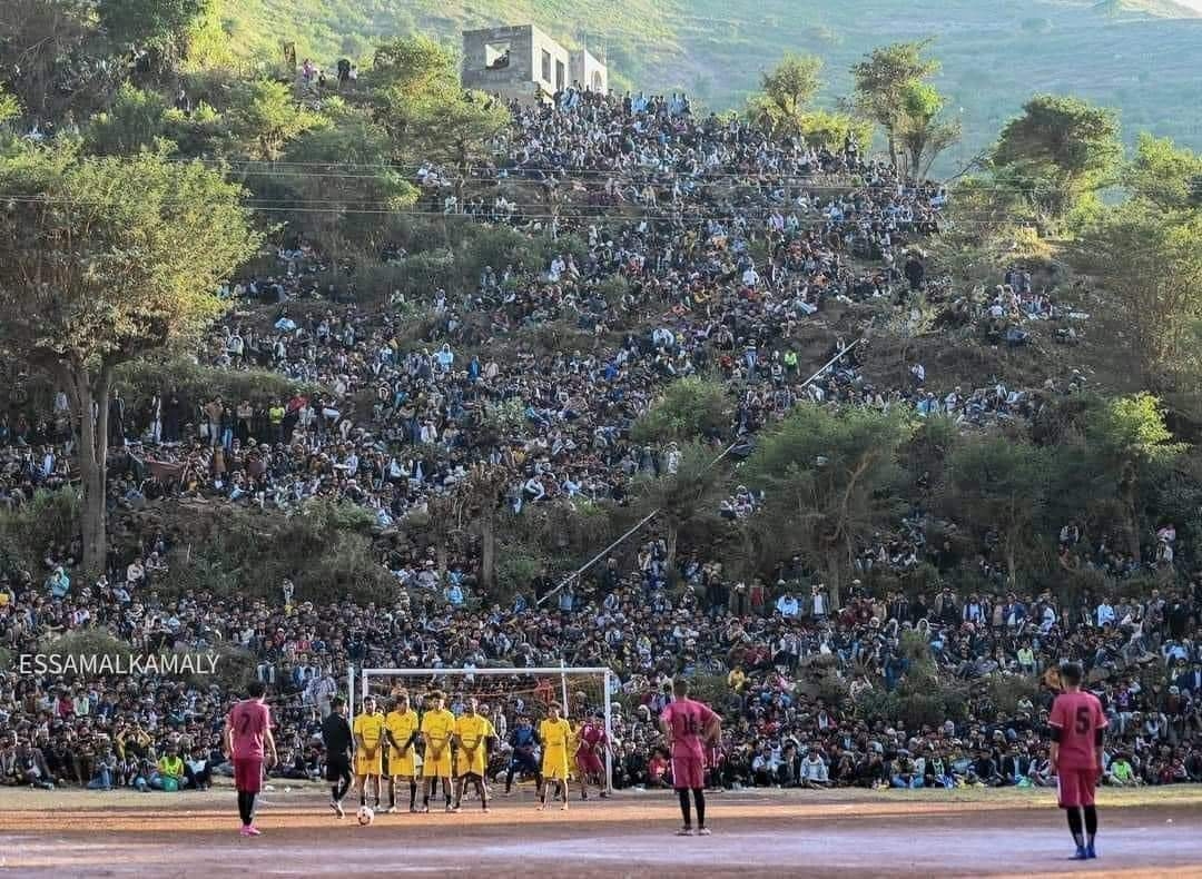 لوحة جماهيرية يرسمها مشجعو الأندية الشعبية في بعدان تضاهي جمال ورونق جماهير الكامب نو