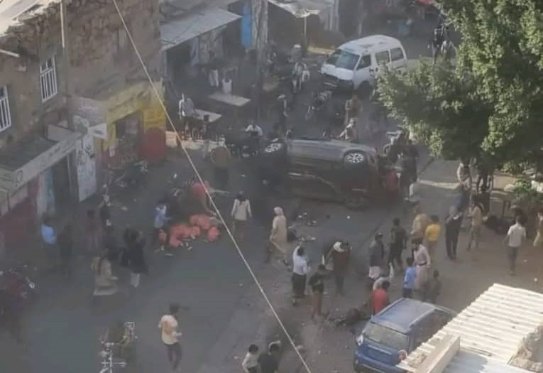 وفاة وإصابة 3 نساء وطفلين بحادث سير مروع شرقي مدينة تعز