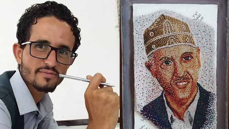 فنان تشكيلي بتعز يرسم الفنان أيوب طارش باستحدام 14 ألف دبوس