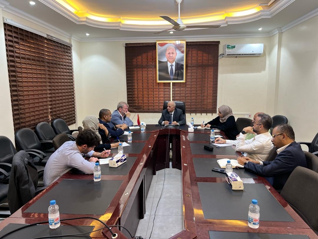 وزير المياه والبيئة يبحث مع الممثل المقيم لمنظمة اليونيسف خطط وأنشطة العام الجاري