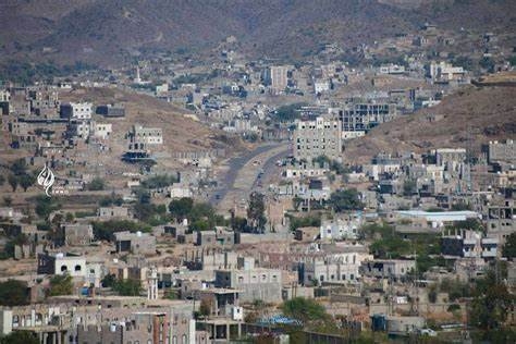 اللجنة الحكومية المعنية بفتح الطرق بتعز تعلن من جانبها عن جاهزية طريقين رئيسيين ابتداء من يوم غد السبت