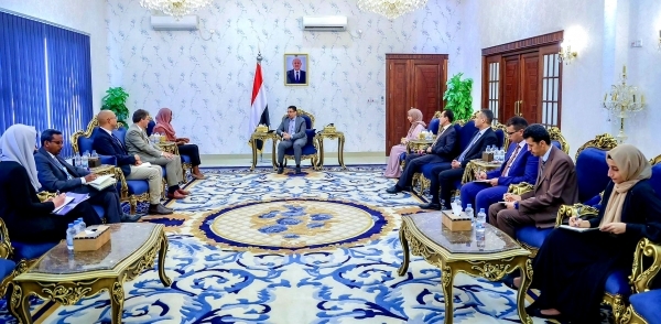 الحكومة تطالب الأمم المتحدة بتحويل مخصصات الاستجابة الإنسانية عبر "مركزي عدن"