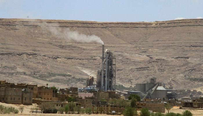 إفلاس وتوقف أحد أكبر وأقدم المصانع في اليمن نتيجة فساد وعمليات نهب منظمة من قبل الحوثيين