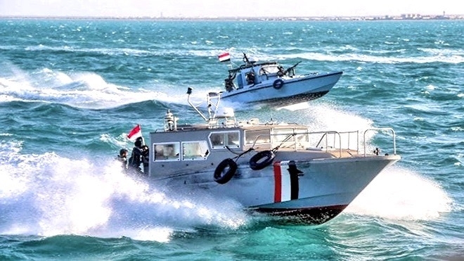 تدمير زورق للمليشيا في البحر الأحمر وحادثة جديدة قبالة الحديدة