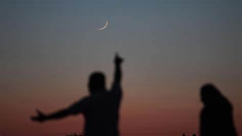 اليمن والسعودية ومصر ودول عربية أخرى تعلن الأربعاء أول أيام عيد الفطر