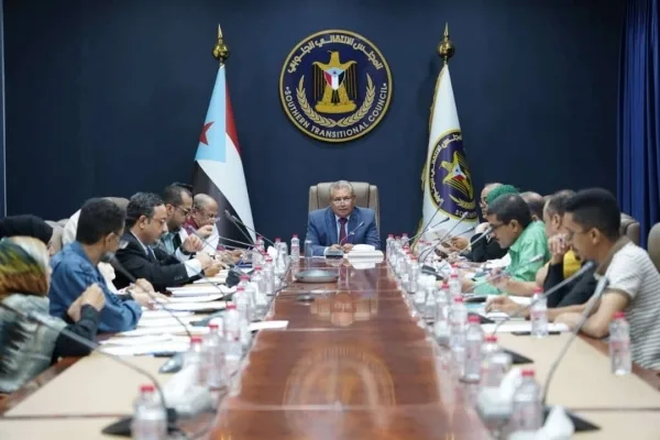 المجلس الانتقالي يهاجم الأحزاب والمكونات السياسية اليمنية ويندد باجتماعها في عدن