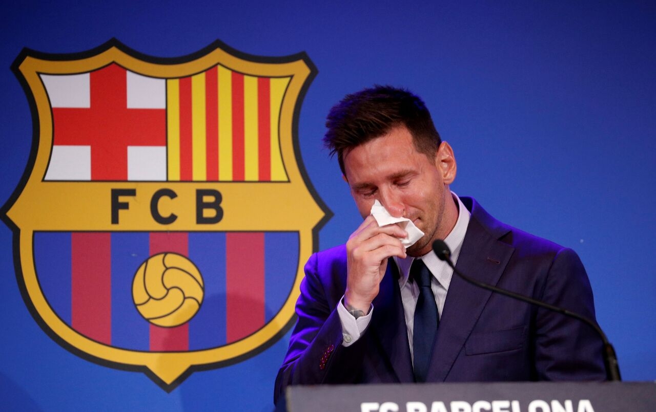 كومان وميسي وتشافي.. لماذا يسيء برشلونة معاملة أساطيره؟
