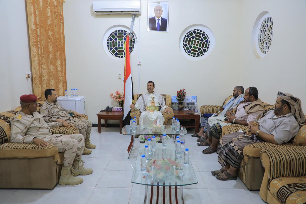 وكيل محافظة مأرب يستقبل منسقي موكب السلام بالرايات البيضاء عبر طريق البيضاء- مأرب