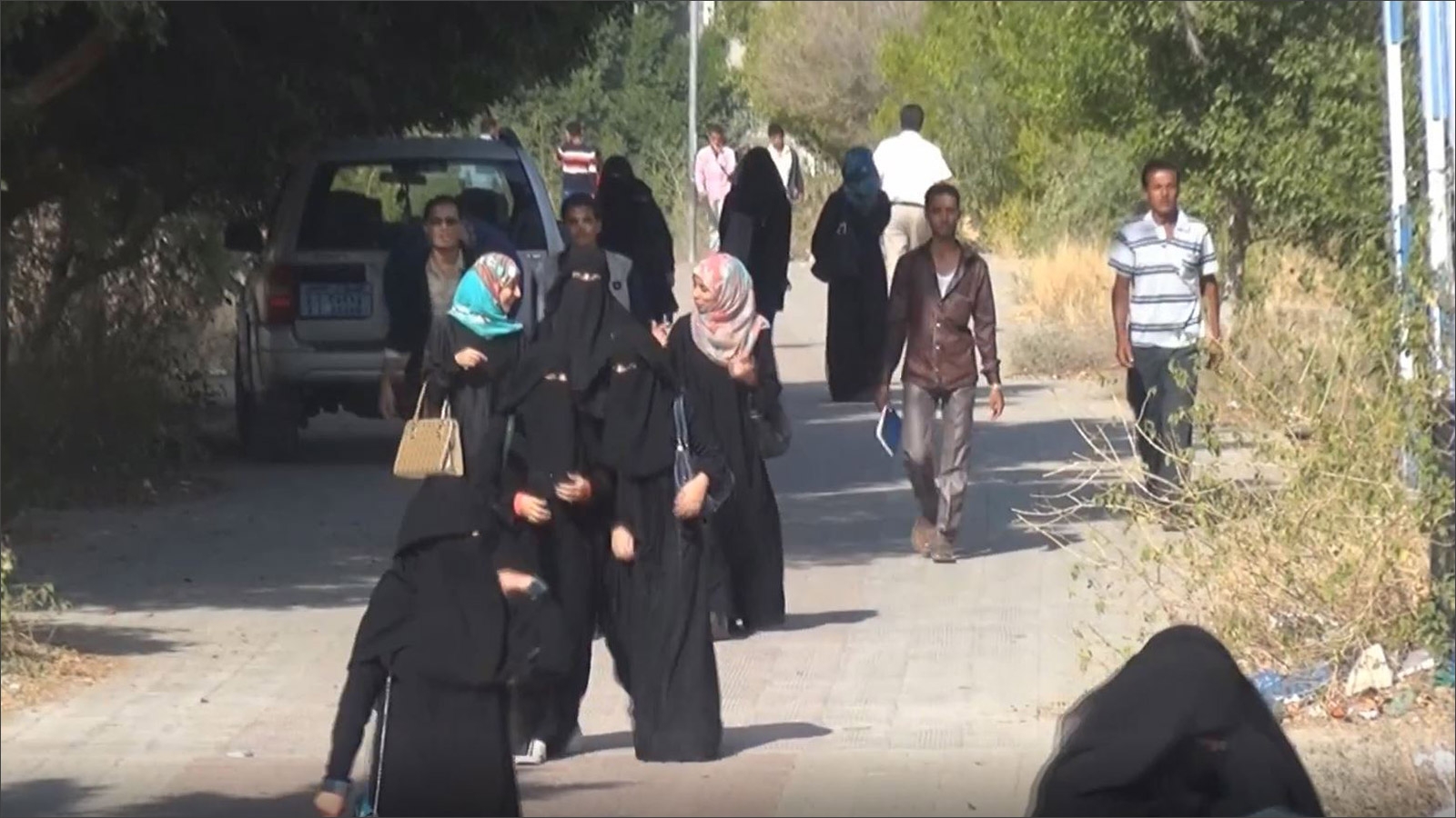 صعوبات تحرم فتيات مديرية التعزية بمحافظة تعز من الالتحاق بالتعليم الجامعي