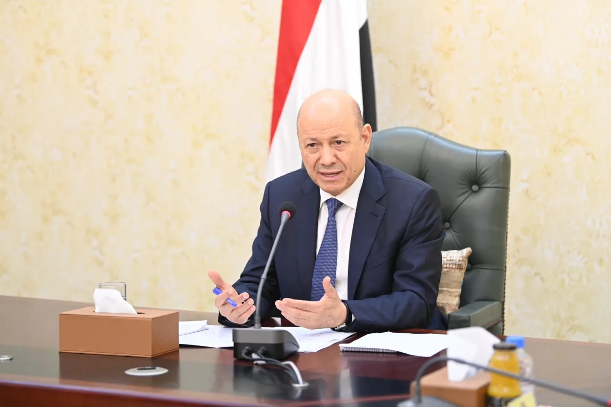 الرئيس العليمي يؤكد على تماسك المجلس الرئاسي وتوحيد التشكيلات العسكرية