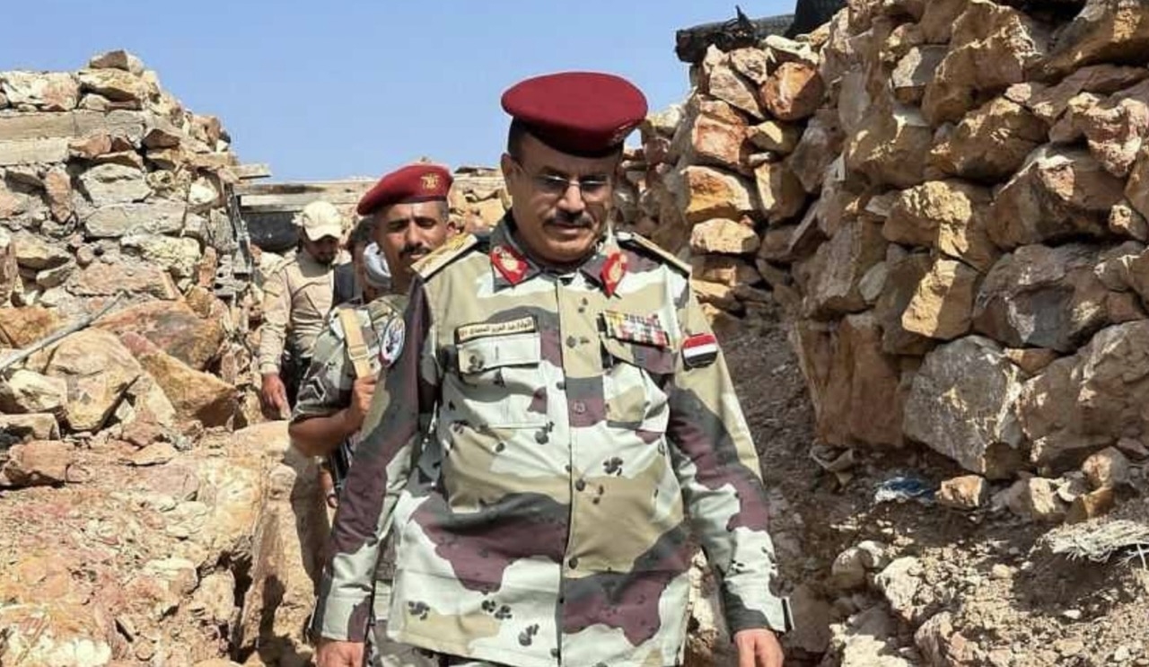 نجاة أركان حرب محور تعز من عملية استهداف بقذيفة للمليشيا وإصابة مسؤول آخر مع عدد من المرافقين