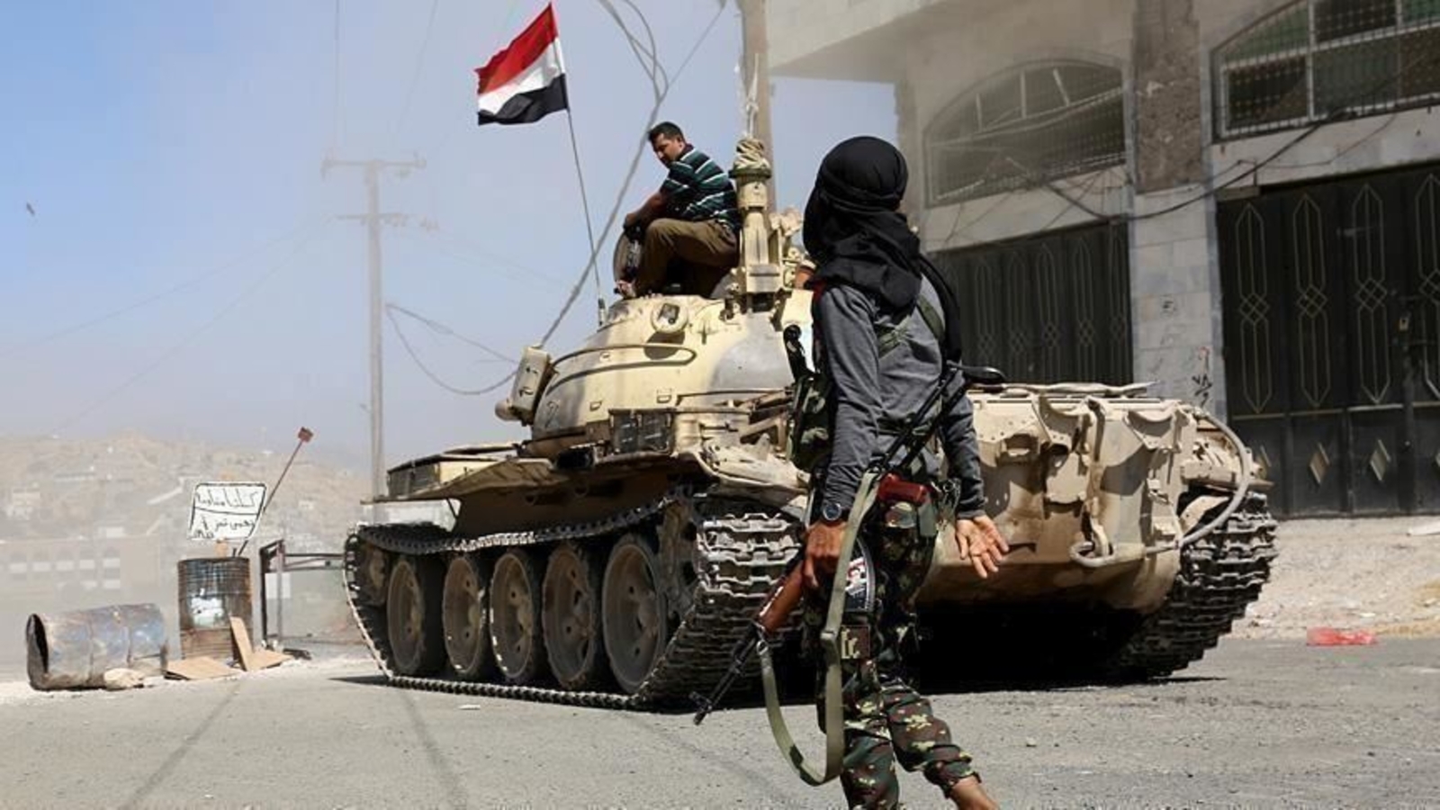 مصدر عسكري لتعز تايم: مليشيا الحوثي استهدفت موقع للجيش بقذيفة أر بي جي