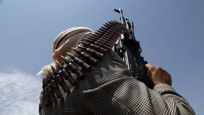 قيادي في المليشيا يطلق النار بشكل مباشر على مواطن في تعز ويرديه قتيلا