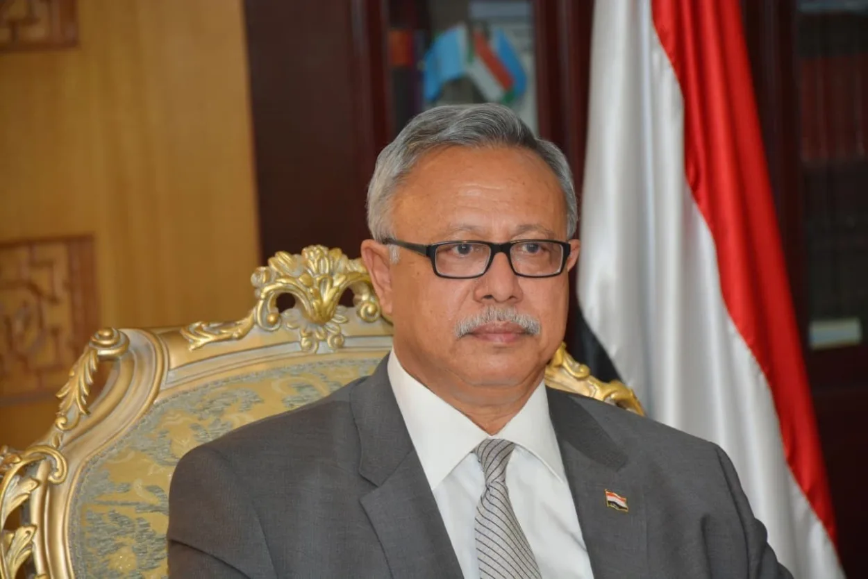 مليشيا الحوثي تحيل رئيس حكومتها السابق "بن حبتور" وعددًا من وزراء المؤتمر للمحاكمة
