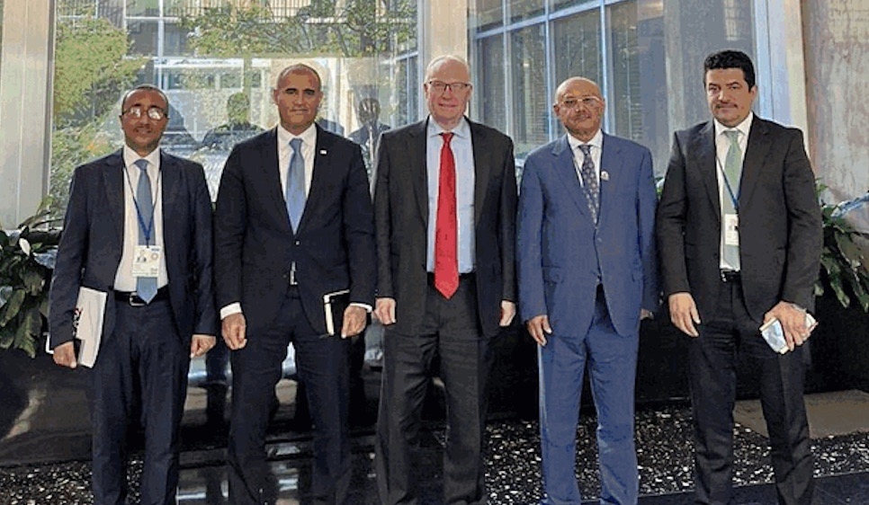  واشنطن.. محافظ البنك المركزي يلتقي المبعوث الأمريكي إلى اليمن