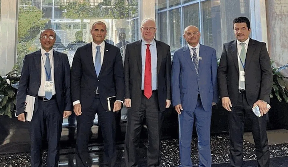  واشنطن.. محافظ البنك المركزي يلتقي المبعوث الأمريكي إلى اليمن